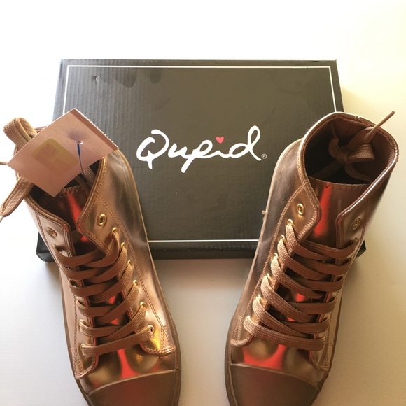 SOLD 🕊Rose Gold Qupid high tops - Picture 2 of 2